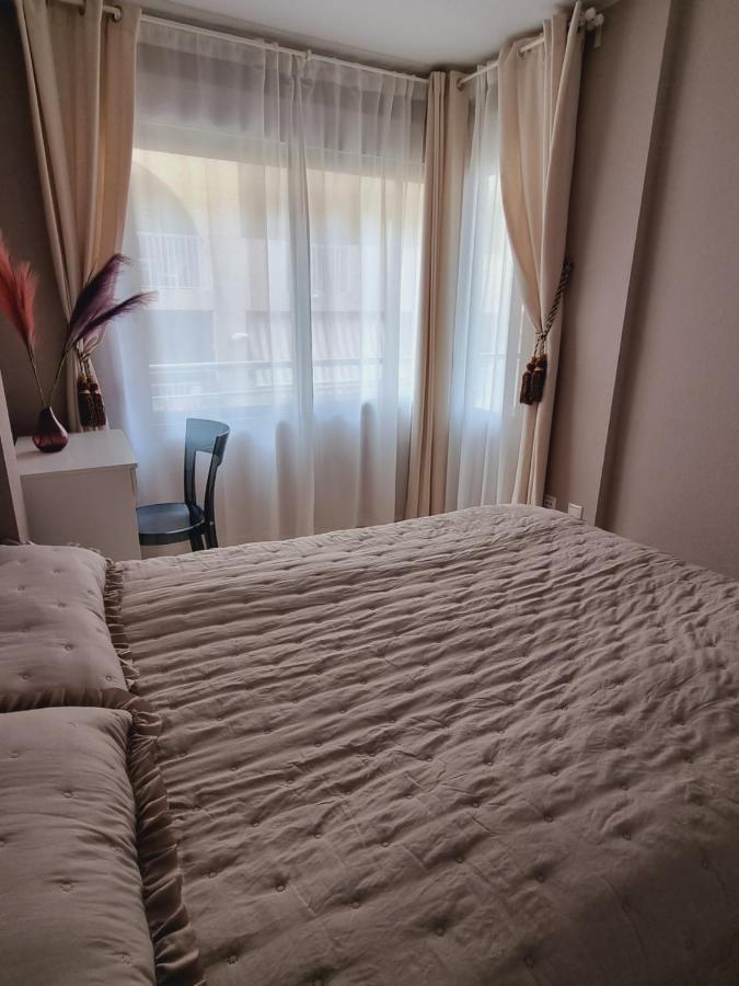 Luxury Evita Apartments In Torrevieja Ngoại thất bức ảnh